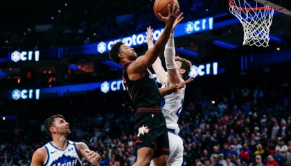 开云体育官网-乔治替身是他？72万锋线背靠背轰42+17 赛场舞蹈引爆费城球馆