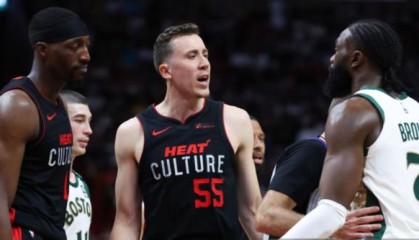 开云体育入口-奥利尼克第二？布朗夹胳膊恶犯引争议 邓罗怒喷