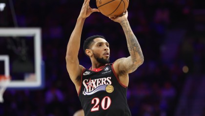 开云体育官网-我也生涯之夜！佩恩单场32分10助&amp;三分命中率100%进8球 历史首人